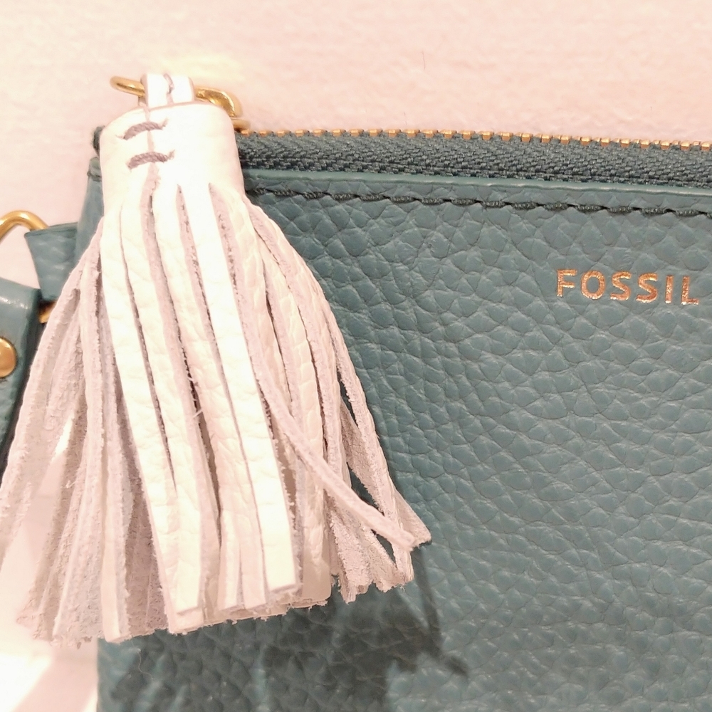 Fossil Leather Wristlet W/Tassel - Picture 3 of 5